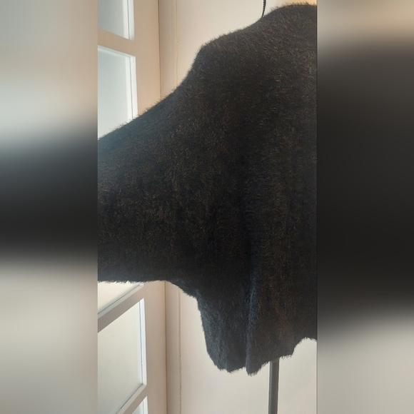 Elegant Black V-Neck Sweater - Picture 7 of 9